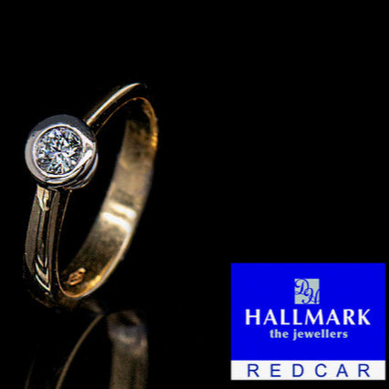 Gold ring with a diamond qualfied gemmologist