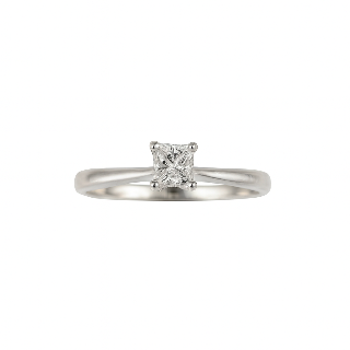 Silver ring with a diamond qualified gemmologist