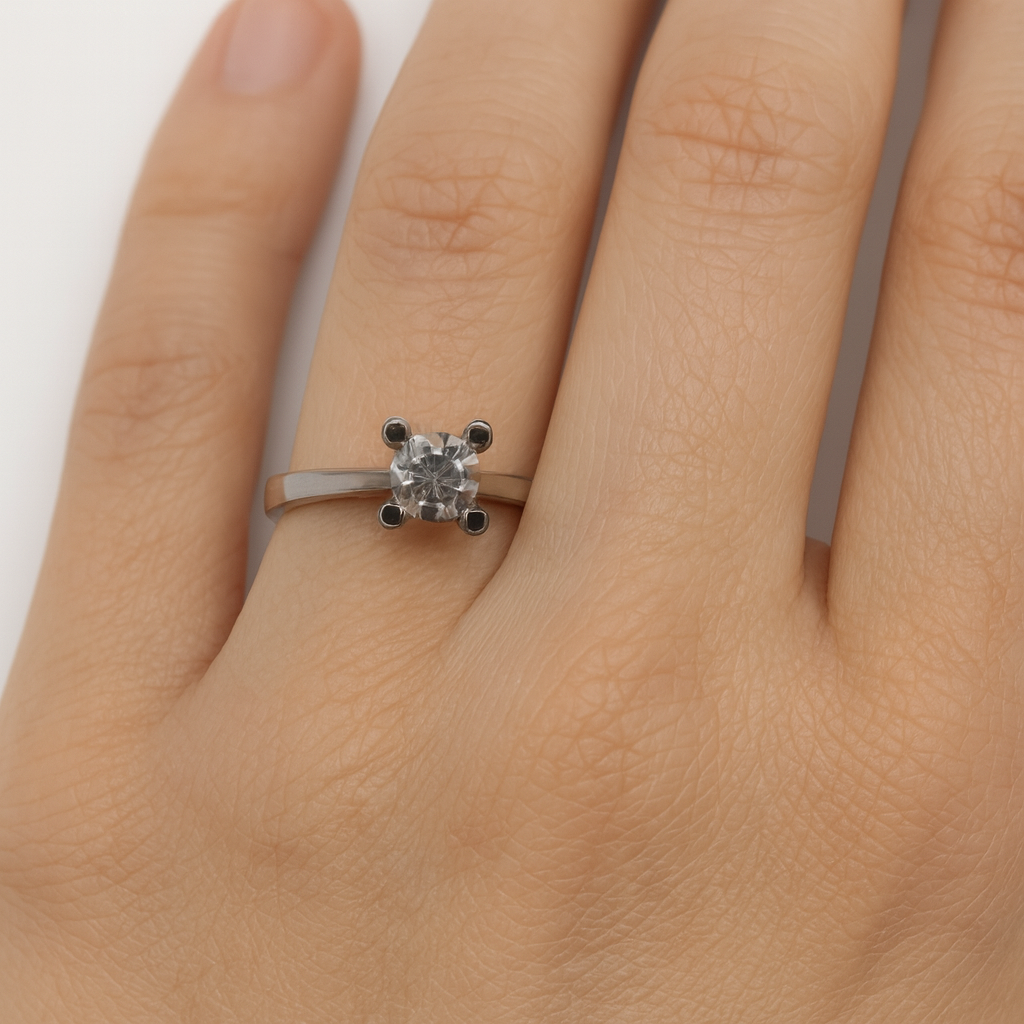 Preloved Diamond Solitaire 8640