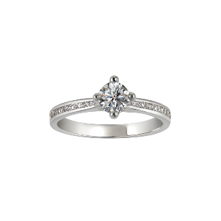 Silver ring with a diamond qualified gemmologist